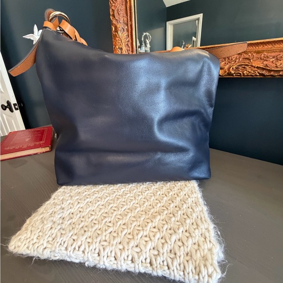 Dooney & Bourke Black and Tan Leather Shoulder Bag - Picture 2 of 9